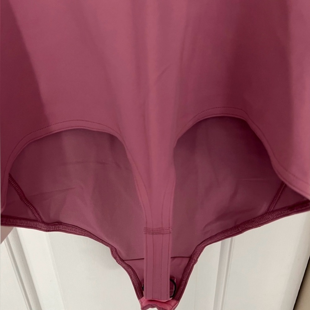 NWT lululemon Align™ Bodysuit Velvet Dust 
Size 4 - Picture 11 of 16